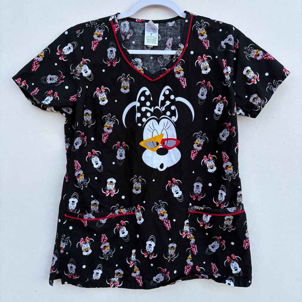 Disney Womens  V-Neck print scrub top featuring a Minnie Mouse pattern Sz Small